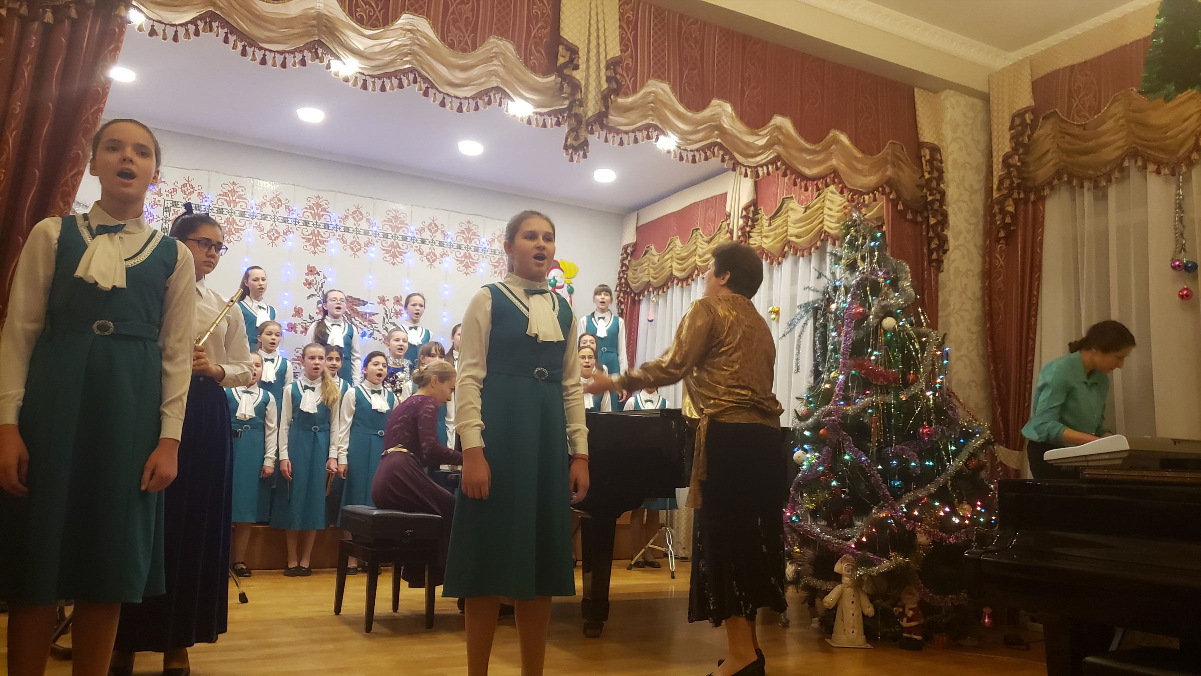 Адieмус Дженкiнса спiваe хор Лiра
