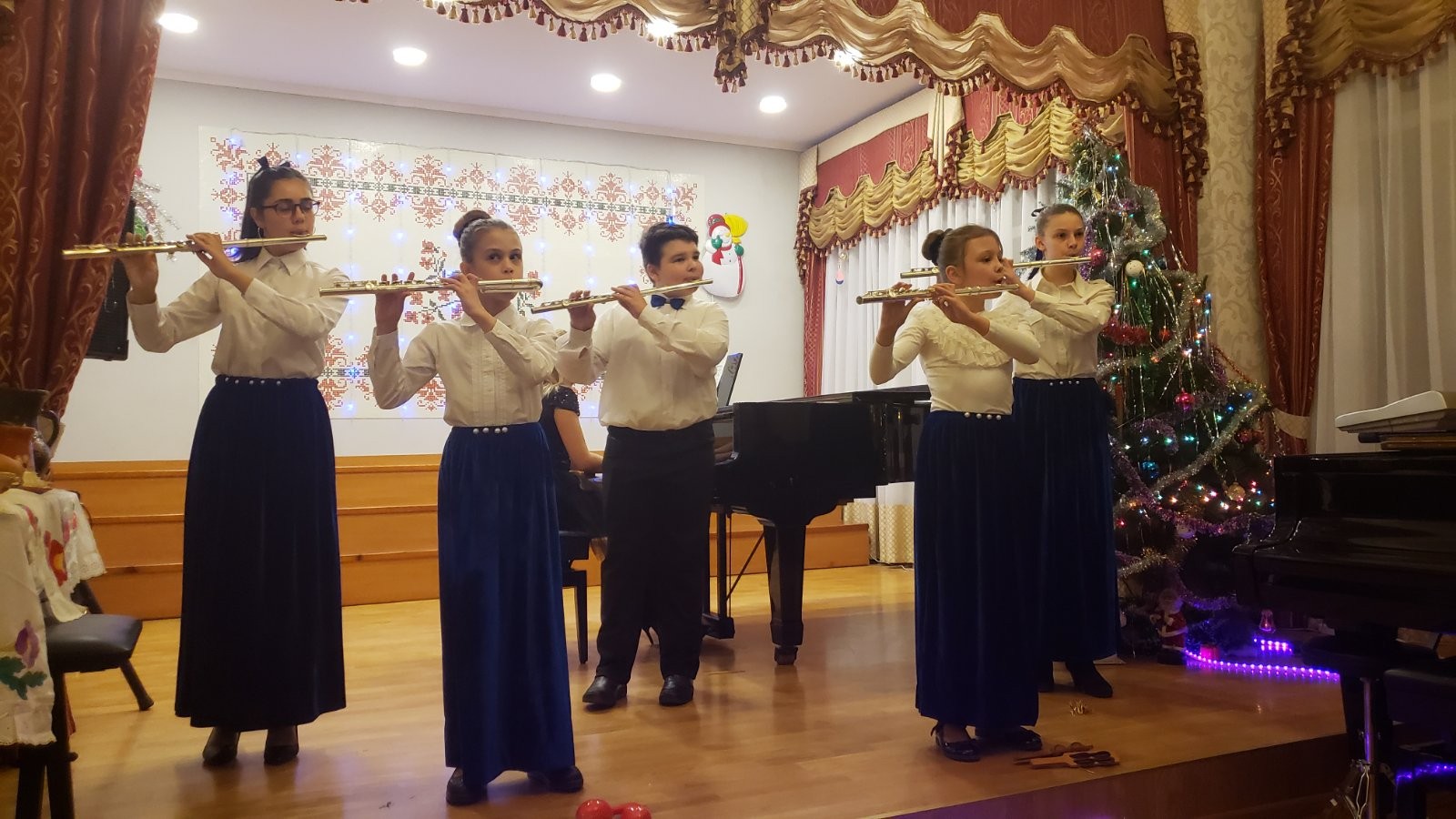Рiздвянi дива 2019 ансамбл  флейтистiв Viva Vusica