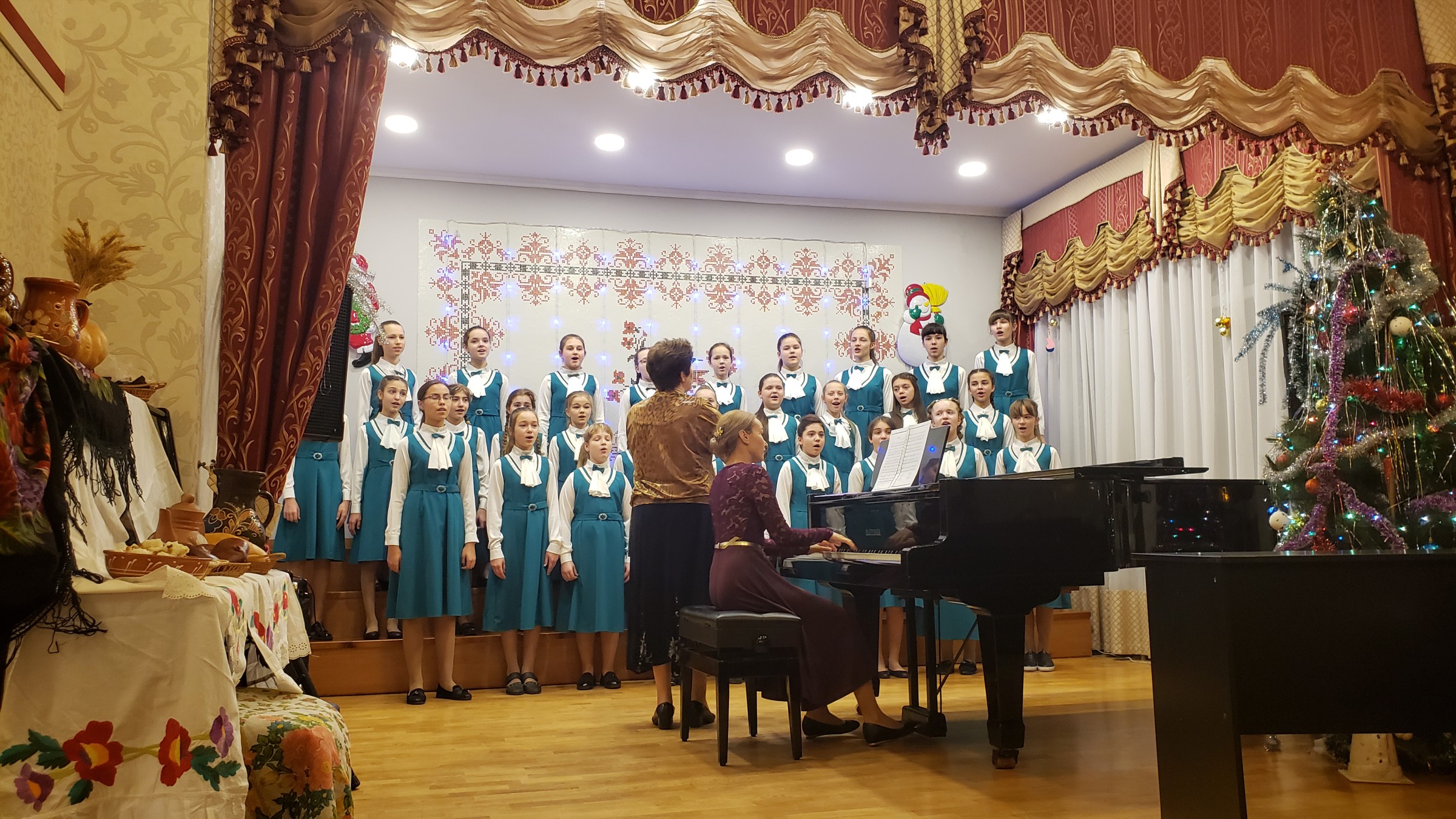 Хор Лiра спiваe рiзвяних пiсен  2019